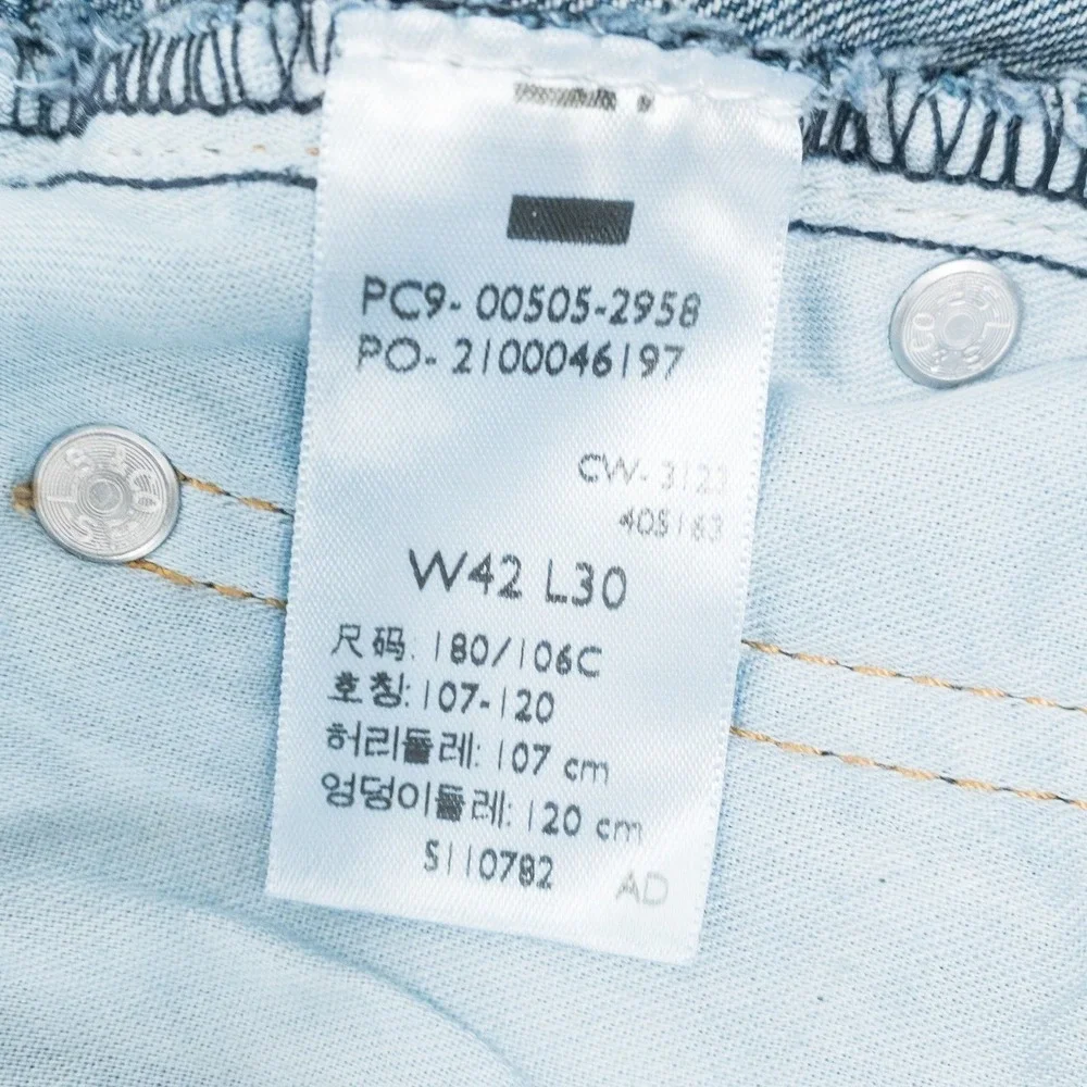 Levis out 10